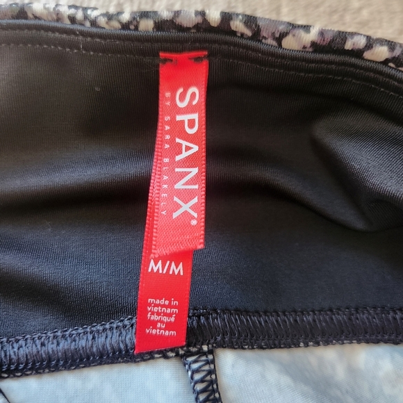 New Spanx Faux Leather Grey Snake Shine Leggings Size M - Picture 8 of 8